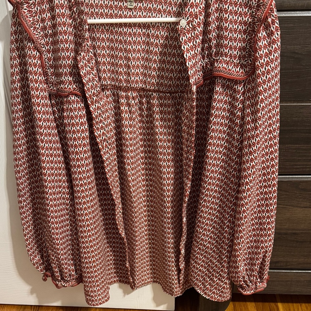 Red and White Patterned Blouse max studio size L